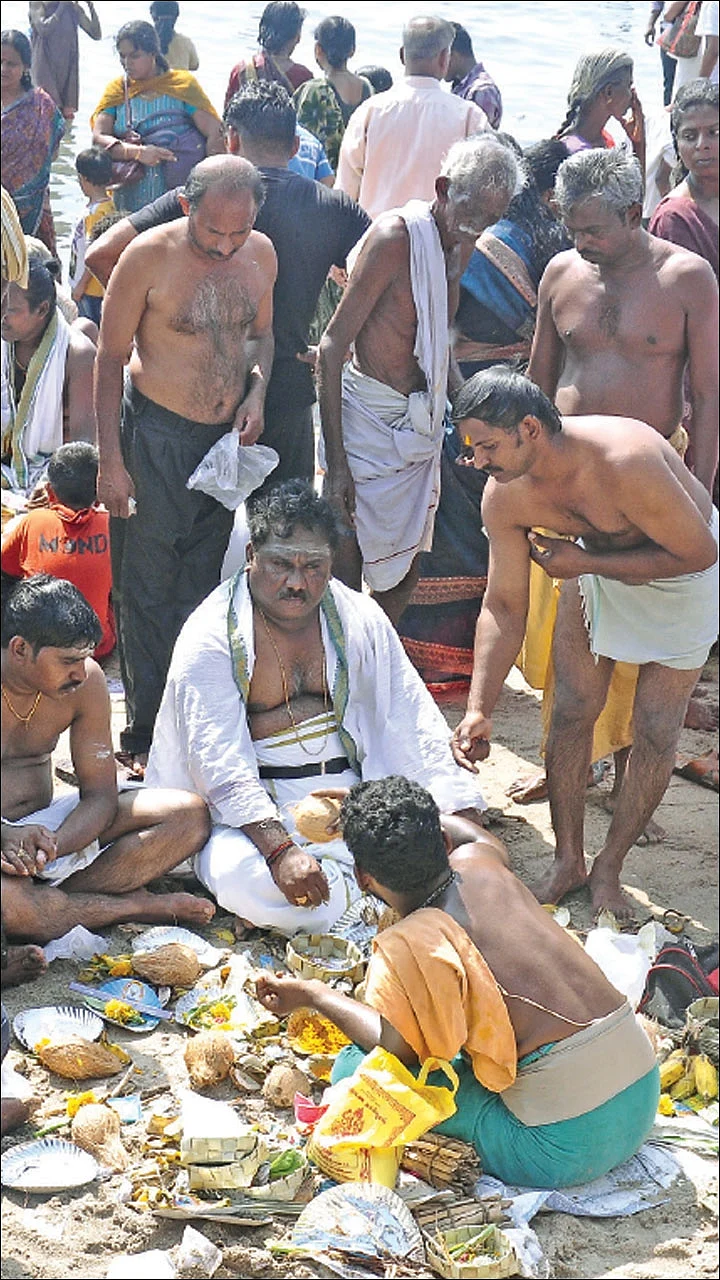 ஆடி அமாவாசை - பித்ரு தோஷம் தீர்க்கும் முன்னோர் ஆராதனை