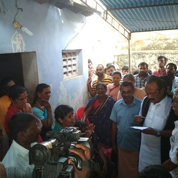 `கேரளாவுடன் இணைந்துவிடுகிறோம்..!' - கொதிக்கும் கன்னியாகுமரி மீனவர்கள்