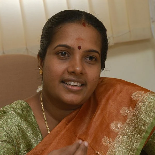 ``பெண்ணென்று வந்து விட்டால், லஷ்மி... கனிமொழி இருவருக்கும் பேசுவேன்!” - வானதி