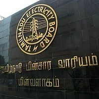 `இரு கால்களிலும் எந்த உணர்வும் இல்லை!’ - மின்சார விபத்தால் கலங்கும் சிவகங்கை எலக்ட்ரீஷியன்
