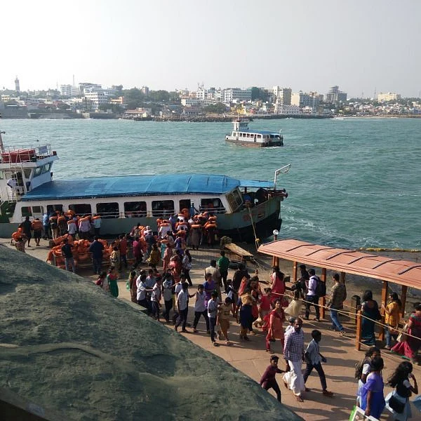 தொடர் விடுமுறை எதிரொலி - குமரி விவேகானந்தர் பாறை படகு சேவை நேரம் அதிகரிப்பு!
