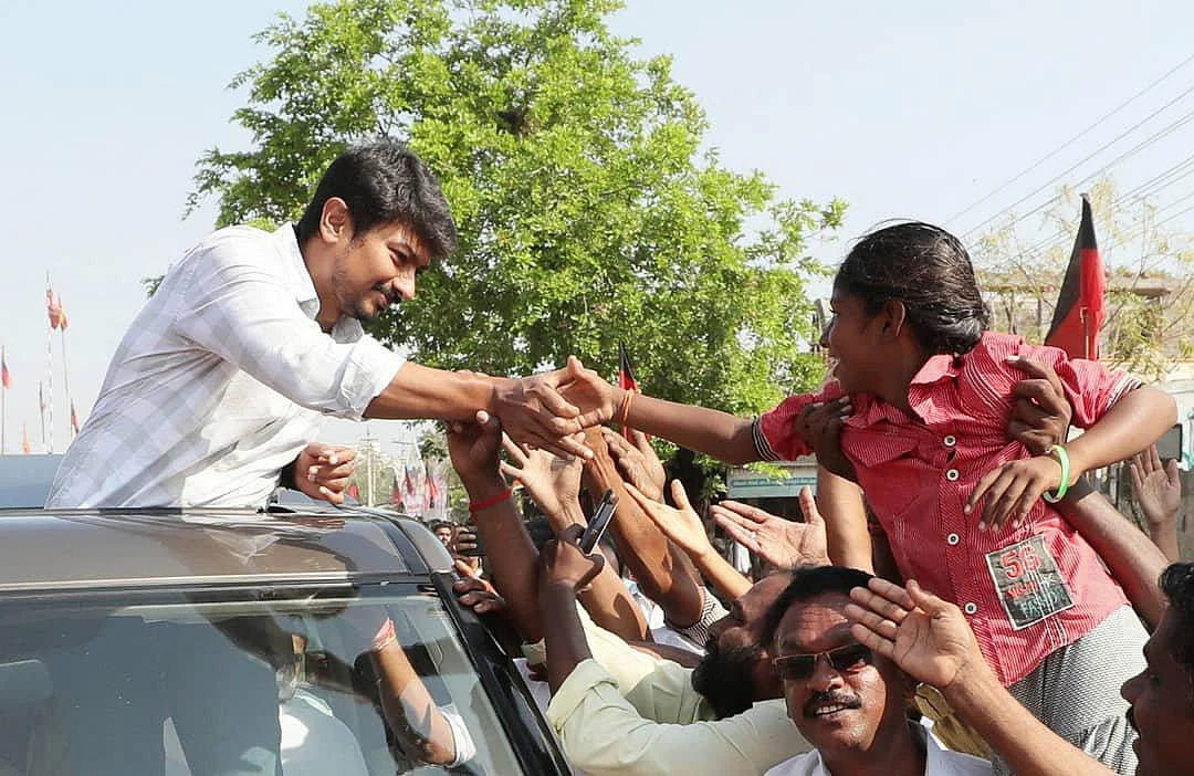 ஆட்சி கவிழும் நம்பிக்கையில் அறிவாலயம்! - பதவியேற்பு விழாவுக்கு தி.மு.க தேதி குறிப்பு?