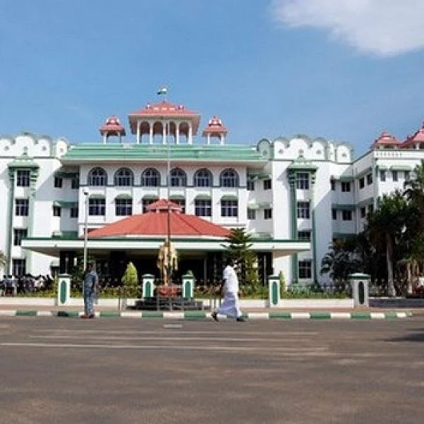 சிறையில் தமிழ்ச் சேனல்கள் ஒளிபரப்பக்கோரி வழக்கு! தமிழக அரசு பதில் அளிக்க உத்தரவு