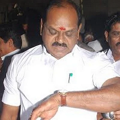 அமைச்சர் வைத்திலிங்கம் இல்ல விழாவுக்கு வைக்கபட்ட பிளக்ஸ் போர்டு அகற்றப்பட்டதால் பரபரப்பு...!