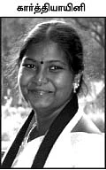 மாணவர்களா... கழிவறைப் பணியாளர்களா?
