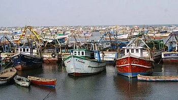 தமிழக மீனவர்கள் 23 பேர் கைது;5 படகுகள் பறிப்பு