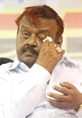 மிஸ்டர் கழுகு: பறிபோகிறது பதவி?