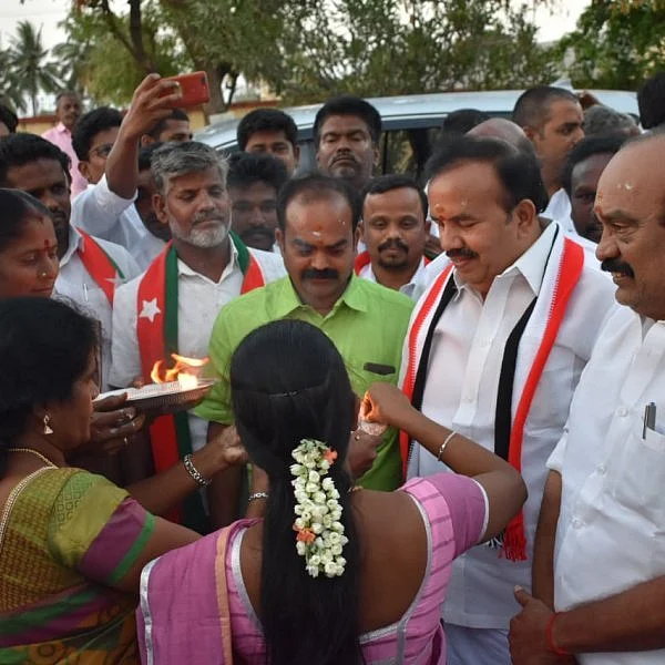 `ஆர்.கே.நகர் ஃபார்முலாவைப் பயன்படுத்துவோம்!' - அ.ம.மு.க வேட்பாளர் ராஜசேகர் பேச்சு