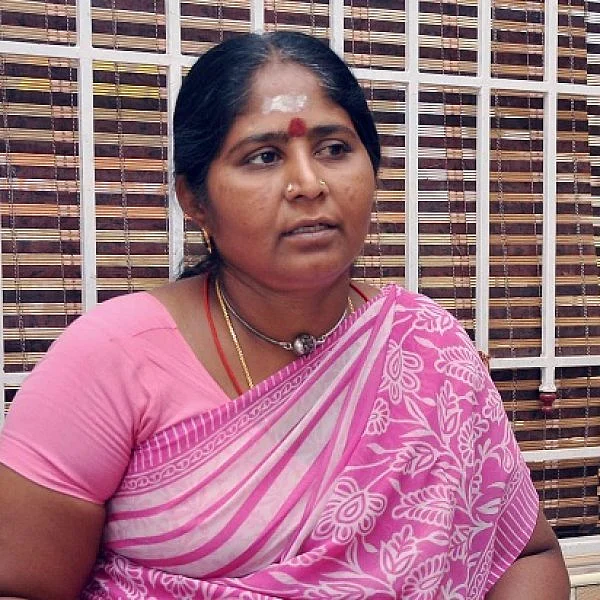 "எனக்கு செய்த துரோகம்தான் சண்முகப்ரியாவைப் புலம்ப வெச்சிருக்கு"- முத்துலட்சுமி வீரப்பன்