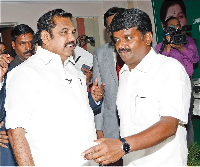 குட்கா to `கஜா முறைகேடு: 4 நிமிடத்தில் ஜூனியர் விகடனின் 8 அம்சங்கள்!