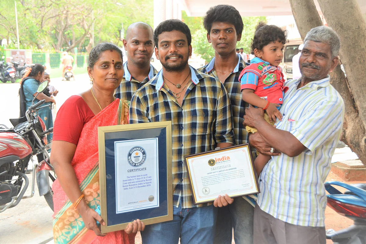`12 நாள்களில் 3,846 கிலோ மீட்டர் சைக்கிள் பயணம்!’ - வேலூர் இளைஞர் கின்னஸ் சாதனை