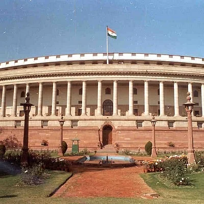 விமான நிலையங்களுக்குள் உடுருவ முயற்சிப்பவர்களை கண்டதும் சுட உத்தரவு!