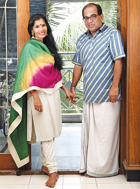 சந்தோஷ ஸ்வரங்கள்... கலக்கும் காதல் தம்பதி!