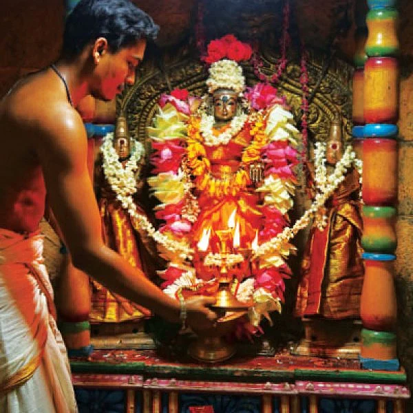 மங்கல வாழ்வு தரும் அன்னை காளிகாம்பாளின் குங்கும பிரசாதம்!