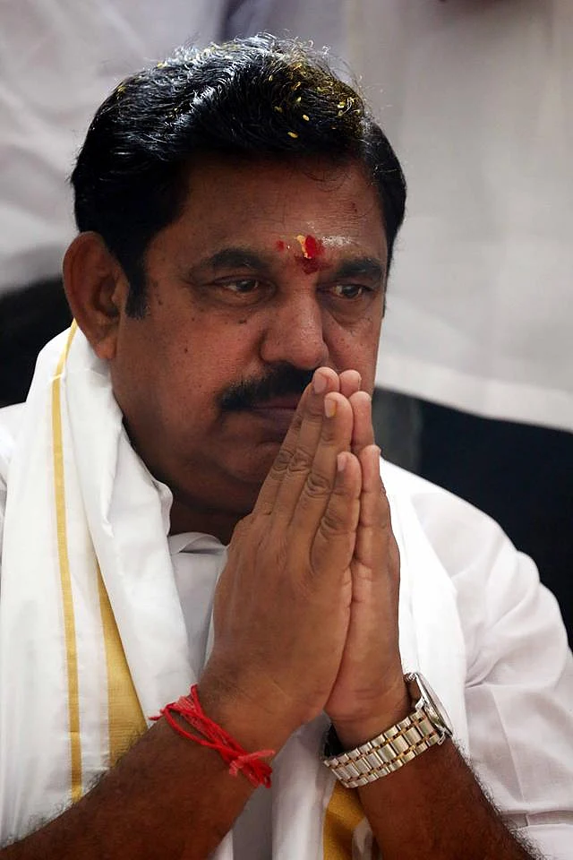 ஆளுநரிடம் ஆட்சியமைக்க உரிமை கோரினார் எடப்பாடி பழனிச்சாமி #OPSvsSasikala #LiveUpdates
