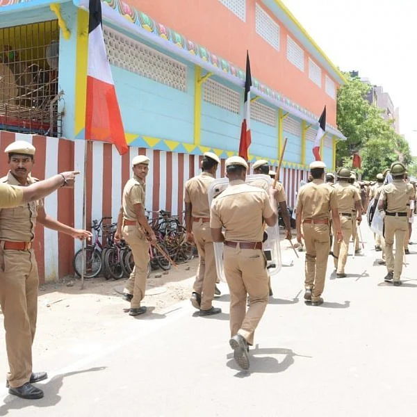ஆர்.கே.நகரை கிடுகிடுக்கச் செய்யும் தினகரன் - மதுசூதனன் மோதல்... வருகிறது தனி காவல் நிலையம்?!