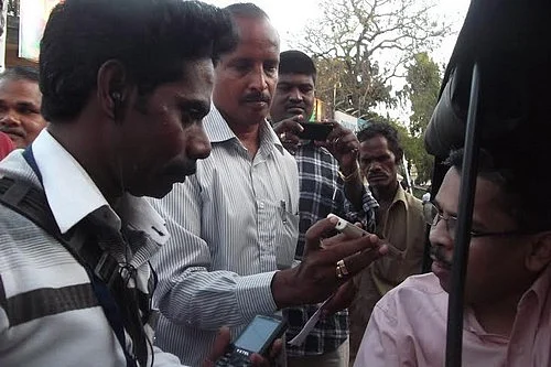வீதிக்கு வந்த வானொலி நிலையம்!
