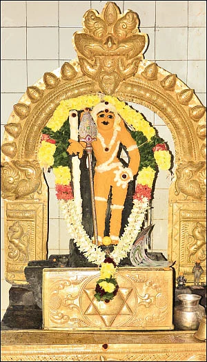 பக்தர்களைக் கவர்ந்திழுக்கும் காந்தமலை கந்தன்!
