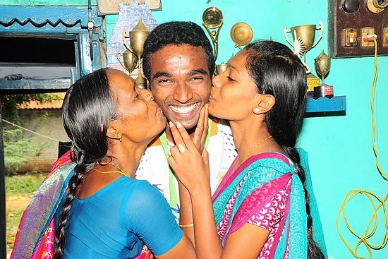ஆசிய தடகளத்தில் சாதித்தவர் வீடு இதுதான்... சத்துணவு சாப்பிட்டு தங்கம் வென்ற ஆரோக்கிய ராஜீவ்!