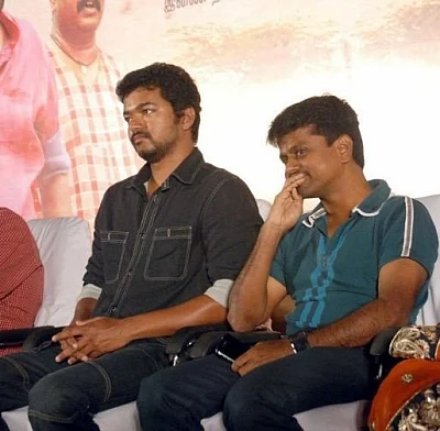 நெடுமாறன், சீமான், திருமாவை சந்தித்த முருகதாஸ்! - கத்தி படத்துக்கு சிக்கலா?