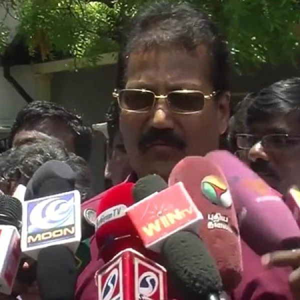 கச்சநத்தம் கிராமத்தில் அஞ்சலி செலுத்திய டாக்டர் கிருஷ்ணசாமி!