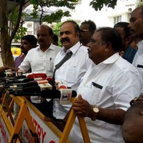 அம்ருதாவை ஜெயிலுக்கு அனுப்பாமல் விடமாடேன்! - சபதம்போடும் புகழேந்தி.