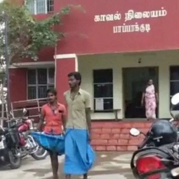 `நான் குற்றவாளி தாண்டா...நான் சுத்தத்தங்கம் தாண்டா!' - போலீஸ் ஸ்டேஷன் முன் டிக்டாக் வாலிபர் கைது