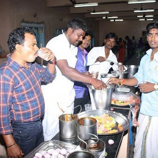 இப்படியொரு கல்யாணமா? -உறவினர்களுக்கு ஷாக் கொடுத்து அசத்திய இளைஞர்!