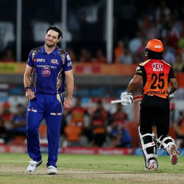 #IPL10 - மும்பையின் தொடர் வெற்றிக்கு முற்றுப்புள்ளிவைத்த நடப்பு சாம்பியன் ஹைதராபாத்!
