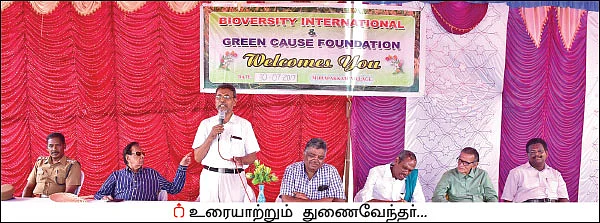 “எங்களால் மாணவர்களுக்கு பாடம்தான் நடத்த முடியும்”