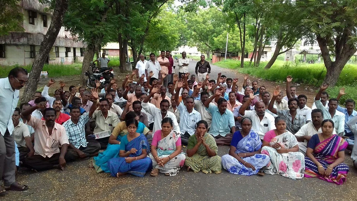 `எம்.ஜி.ஆர். நூற்றாண்டு விழா நடத்தும் அரசு அவர் ஆரம்பித்த ஆலையை மூடலாமா?' - ஊழியர்கள் குமுறல்