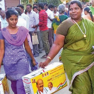 புதுச்சேரியில் களை கட்டும் தேர்தல் வியாபாரம்... கோடிகளை இறைக்கும் அரசியல் கட்சிகள்!