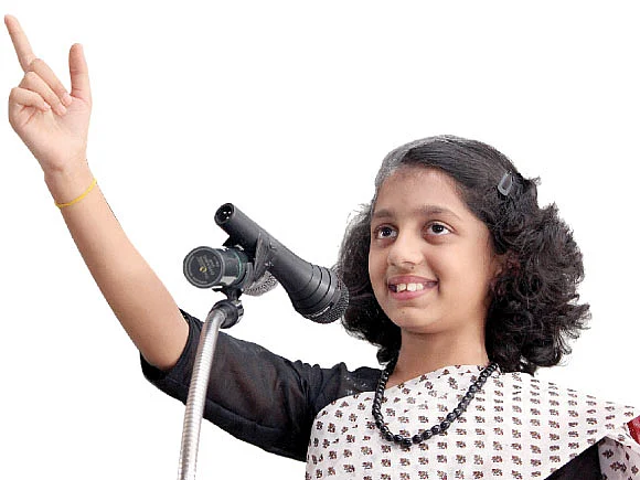 இரும்புப் பெண்மணியாக அரும்பு மலர்கள் !