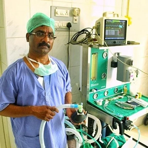 அறுவை சிகிச்சையில் சிரமம் தவிர்க்க புதிய கருவி!- அசத்தும் புதுக்கோட்டை அரசு மருத்துவர்