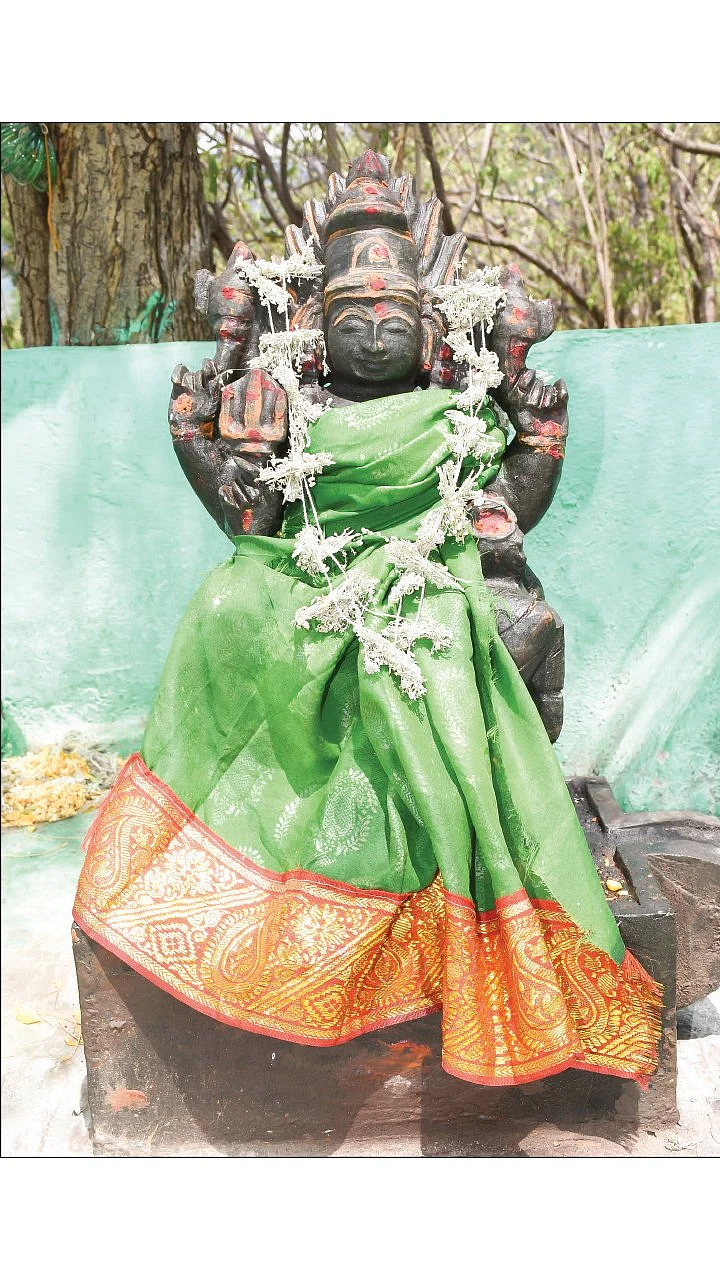 பொன்னி - தெய்வ மனுஷிகள்