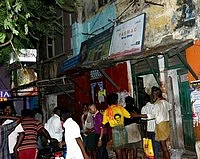 மது தயாரிக்கும் நிறுவனங்கள் யாருக்கு சொந்தமானவை... அறிந்து கொள்ளுங்கள்!