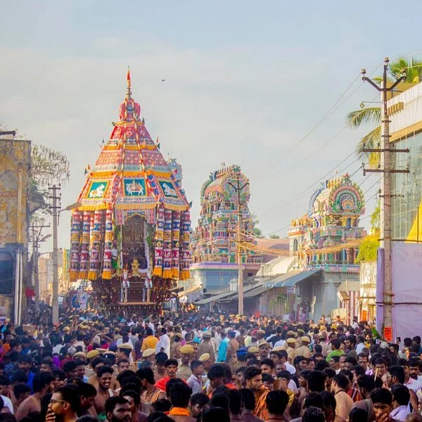 விமரிசையாக நடந்த உலகப் புகழ்பெற்ற தஞ்சாவூர் பெரியகோயில் சித்திரைத் திருவிழா தேரோட்டம்!