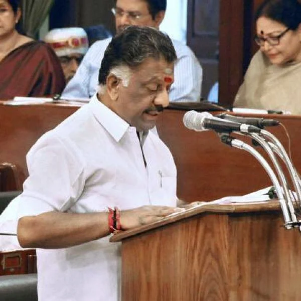 `ப்ளீஸ் என்னை புகழாதீங்க..!’ - பேரவையில் பணிவுகாட்டிய பன்னீர்செல்வம்