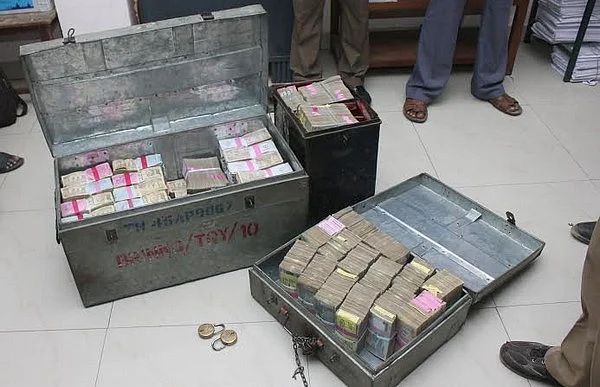 பறக்கும் படை சோதனை; சிக்கிய ரூ. 2 கோடியே 80 லட்சம் வங்கிப்பணமா