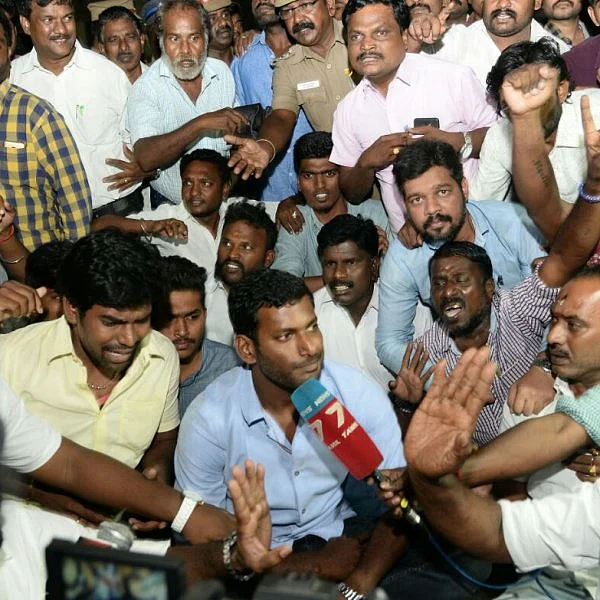 விஷாலின் வேட்புமனு நிராகரிப்பு: அதிகாரபூர்வ அறிவிப்பு வெளியானது!