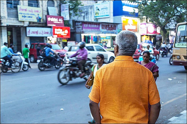 "தமிழன் என்று வெளியே சொல்லிக்கொள்ள முடியவில்லை!” - சாரு நிவேதிதா
