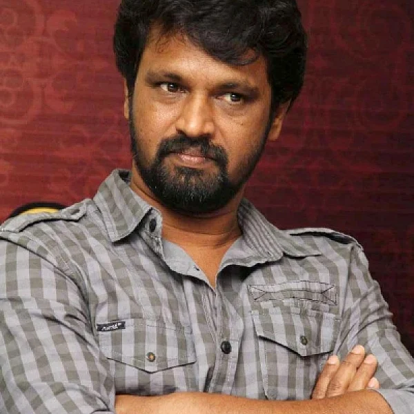 "டப்பாங்குத்து நடிகர் விஷால், தமிழ்நாட்டு அரசியலைப் பேச தகுதி இல்லை!"- கொதிக்கும் சேரன்