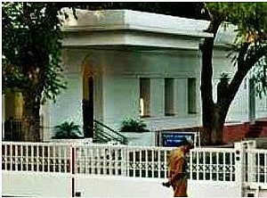 பிரதமர் இல்லத்தில் மாற்றம் கோராத மோடி; அதிகாரிகள் வியப்பு!