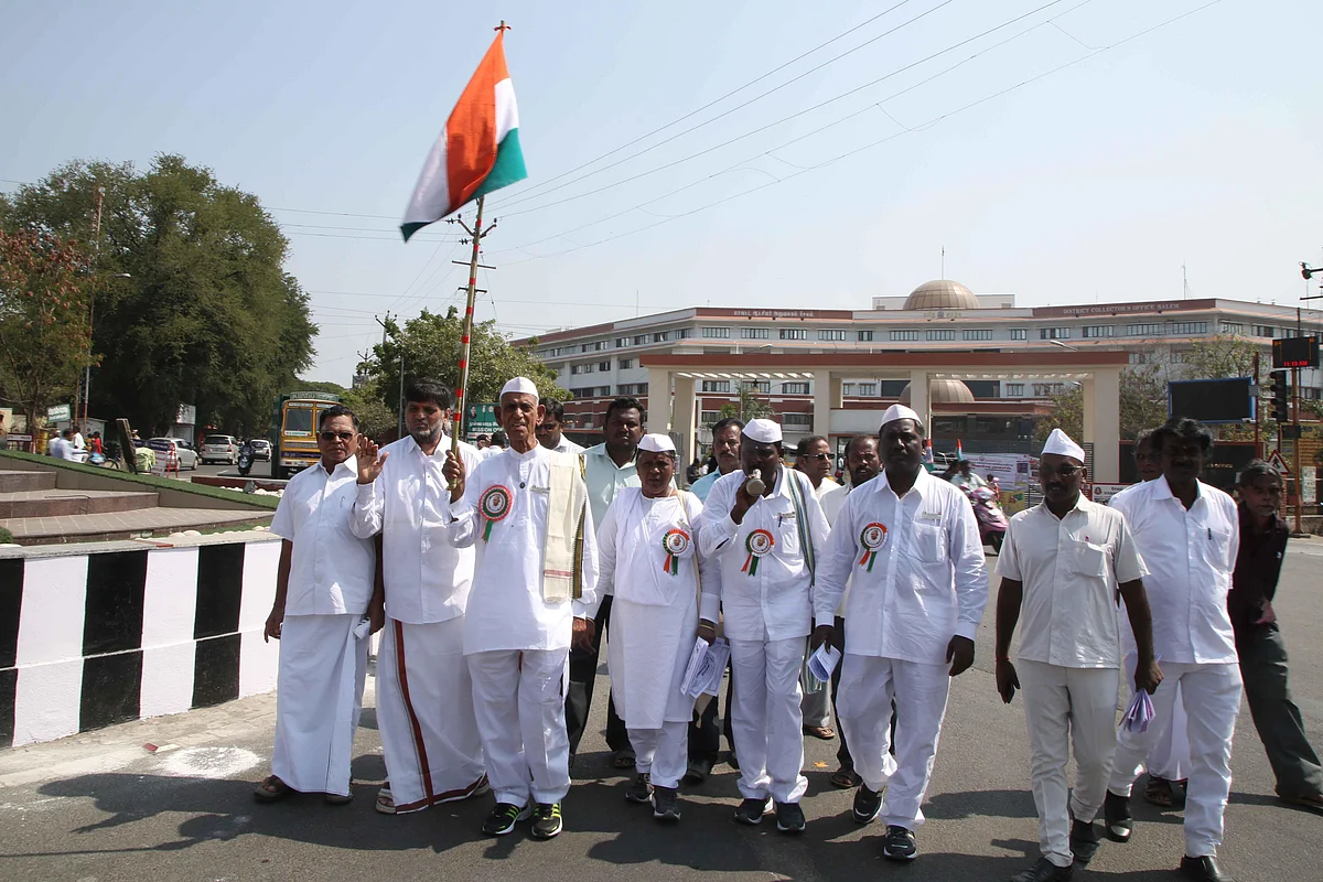 அமைதிக்காக 1,700 கி.மீட்டர் நடைபயணம்! அசத்திய 70 வயது காந்தியவாதி