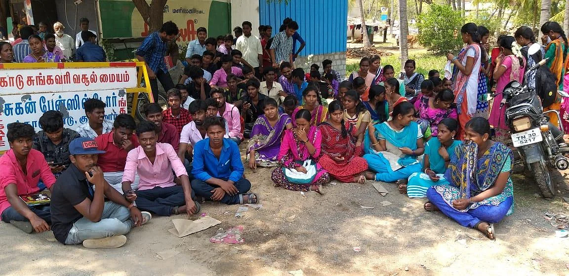 `கல்லூரி நிர்வாகம் கண்டுக்கவேயில்லை!’ - ஏற்காடு அருகே தனியார் கல்லூரி மாணவர்கள் மறியல்