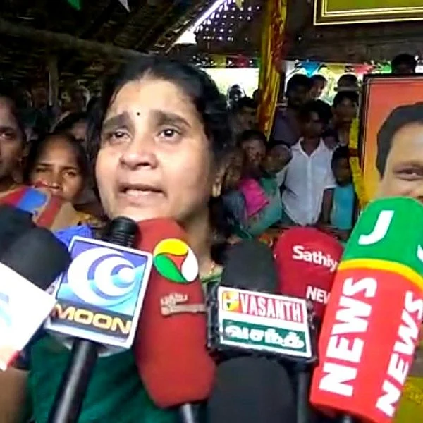 `காடுவெட்டி’ குருவின் மனைவி