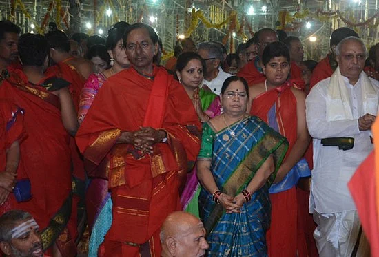 சந்திரசேகர ராவ் நடத்தும் மகா சண்டி யாக நிகழ்ச்சியில் திடீர் தீ விபத்து!