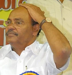 பா.ம.க. அங்கீகாரம் ரத்து கோரிய வழக்கு: தேர்தல் ஆணையத்துக்கு ஐகோர்ட் நோட்டீஸ்