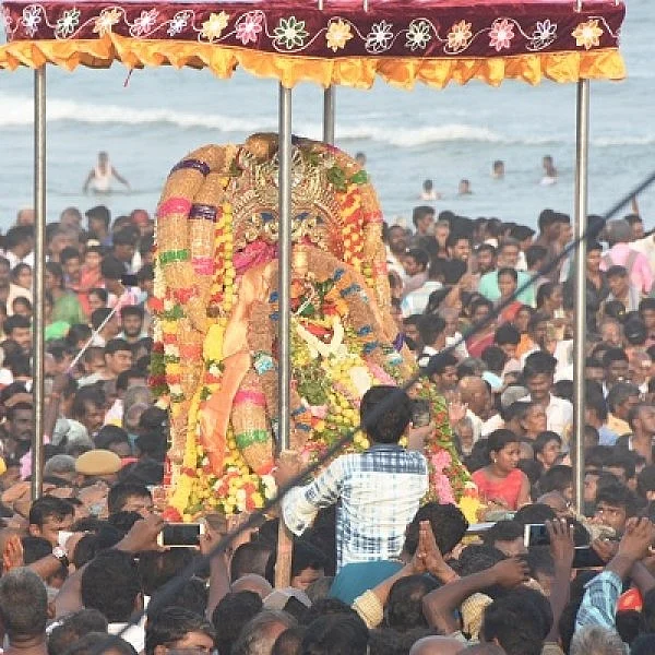 கோலாகலமாக முடிவடைந்த திருச்செந்தூர் சூரசம்ஹாரம்! பக்தர்கள் மகிழ்ச்சி