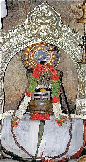 கடன் தொல்லை நீங்கும்... மாங்கல்ய பலம் பெருகும்